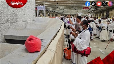 حجاج الجمعيات الأهلية يرمون الجمرات في أول أيام التشريق