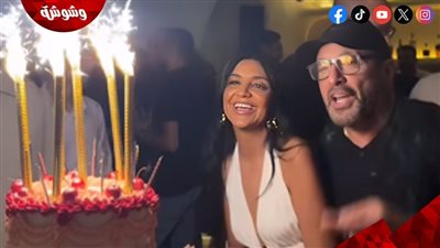 أحمد السقا يشعل الأجواء في عيد ميلاد شيرين شيحة.. ولقطة عناق تثير الجدل‎