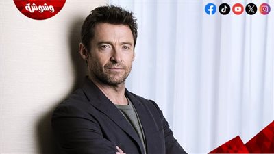 هيو جاكمان يقفز لركوب سيارة شخص غريب والسبب صادم (فيديو)