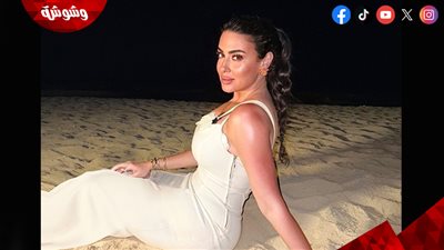 ميرنا نور الدين تتألق بإطلالة صيفية جريئة على الشاطئ 