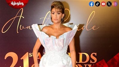 غادة عبد الرازق تلفت الأنظار بإطلالة صيفية مبهجة 