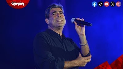 معجب يفاجئ وائل كفوري في حفل دبي بتصرف صادم 