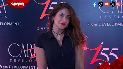  هيدي كرم تخطف الأنظار بإطلالة أنيقة في أمسية فنية 