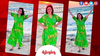  إلهام شاهين تستمتع بسحر الغروب بإطلالة صيفية مشرقة على شاطئ البحر 