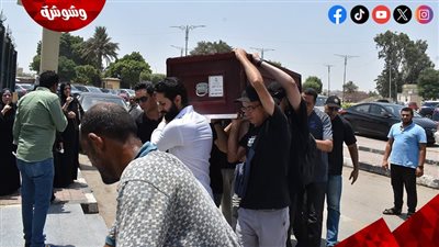 جثمان المطرب ضياء عز الدين يشيع من مسجد السيدة نفيسة وسط حالة من الحزن والصدمة‎ 