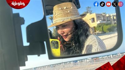 ميريهان حسين تبدأ عطلتها الصيفية بإطلالة أنيقة على الشاطئ