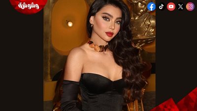 قمر تتألق بإطلالات ساحرة تجمع بين الجرأة والأنوثة