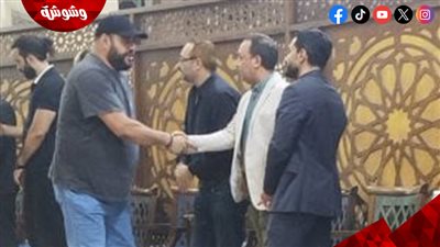نجوم الفن يواسون خالد جلال في عزاء شقيقه.. حضور لافت لمحمد هنيدي وتامر عبد المنعم وإدوارد