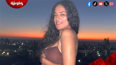 ثراء جبيل بإطلالة أنيقة في شهور الحمل الأخيرة