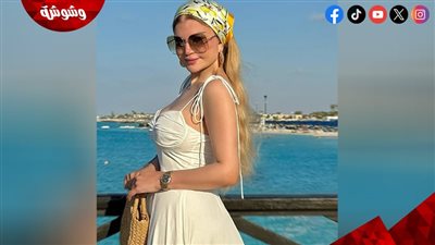 ياسمين الخطيب بإطلالة صيفية أنيقة على البحر
