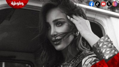 بسمة بوسيل داخل الميكروباص بفستان قصير أنيق