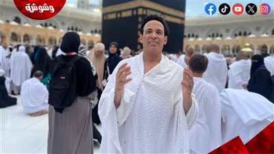 سعد الصغير يؤدي مناسك العمرة بصحبة ابنته