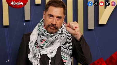 خافيير بارديم يرتدي الكوفية الفلسطينية في حفل توزيع جوائز إيمي 2025