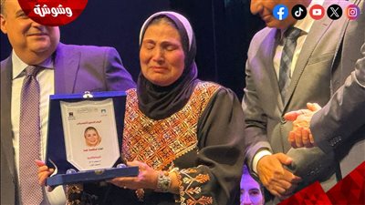 بكاء فاطمة عيد في احتفالية 