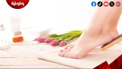 اعتني بنظافة قدمك وتخلصي من سواد وتشقق الكعبين بماسك طبيعي