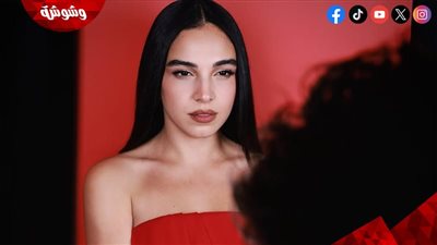 جرأة ونعومة.. سلمى أبو ضيف تخطف الأنظار في باريس 