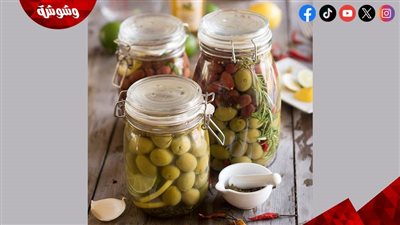 طريقة عمل الزيتون المخلل في المنزل.. بخطوات سهلة
