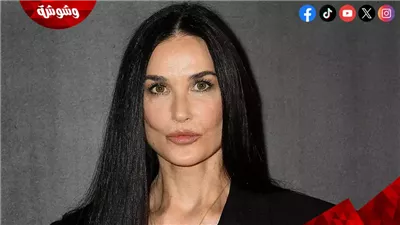 ديمي مور تثير الجدل بتصرفاتها مع بطل مسلسلها الجديد 