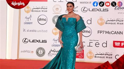 ميريهان حسين تشعل السجادة الحمراء لمهرجان القاهرة السينمائي بإطلالة ساحرة