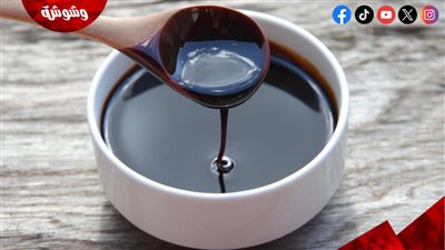 العسل الأسود.. سر تجميل طبيعي يعيد لبشرتك نضارتها وإشراقتها