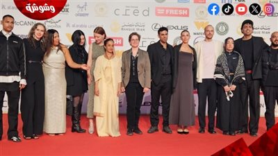 نجوم “ترميم” و”ضد السينما” يتألقون على السجادة الحمراء فى مهرجان القاهرة السينمائي