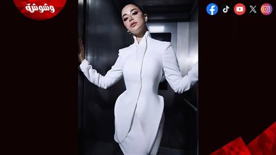 سحر اللون الأبيض.. يارا السكري تخطف الأضواء في المصعد 	