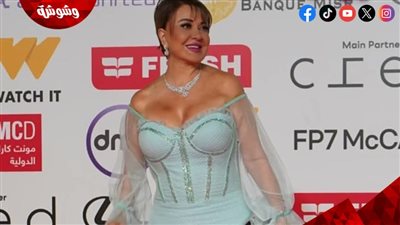 مادلين طبر تتألق بإطلالة شفافة أنيقة في ليلة ختام القاهرة السينمائي