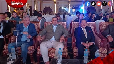 عمر عبد العزيز وتامر محسن وأحمد فتحي في حفل ختام مهرجان الفيوم 