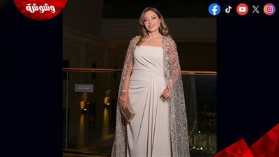 ليلى علوي تتألق بفستان لامع في مهرجان البحر الأحمر