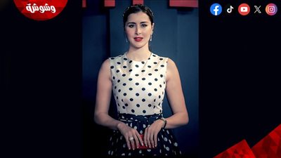 فستان البولكا دوت يعيد عائشة بن أحمد إلى زمن الأنوثة الراقية 	