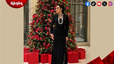 ميريهان حسين تتألق بالأسود الفخم بجوار شجرة الكريسماس وتستعرض رشاقتها
