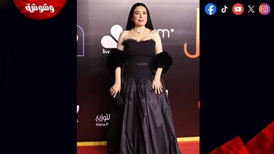 الأسود يليق بها.. عبير صبري تخطف الأضواء في مهرجان 
