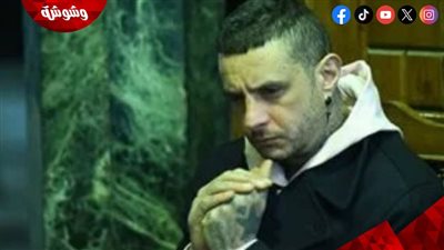 ملامح الحزن تخيم على أحمد الفيشاوي خلال عزاء والدته سمية الألفي