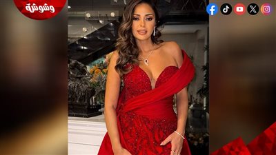 بالأحمر الملكي ولمسة هاني البحيري.. داليا البحيري تتصدر أناقة احتفالات الكريسماس