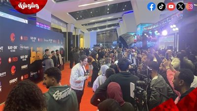 إسلام جمال وأيمن وتار يخطفان الأنظار بالعرض الخاص لفيلم 