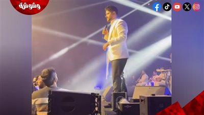 سقوط مفاجئ لـ ناصيف زيتون على المسرح يشعل مواقع التواصل