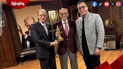  هكذا استقبل محمد صبحي العام الجديد.. تكريم يليق بمشوار فني صنع الوعي