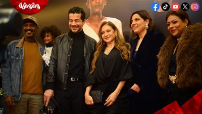 لبلبة ونيللي كريم وشريف سلامة يحتفلون بالعرض الخاص لفيلم 