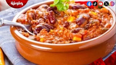 سحور لذيذ وصحي.. طريقة عمل الفول بالسجق الإسكندراني بطعم المطاعم
