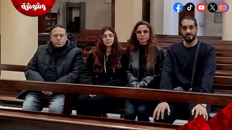 دوللي شاهين  تقيم