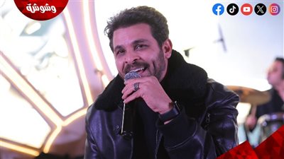  محمد رشاد يرفع شعار كامل العدد في خيمة 
