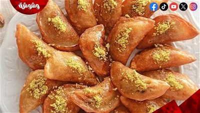 طريقة عمل القطايف بالمكسرات في المنزل بخطوات سهلة وطعم لا يقاوم