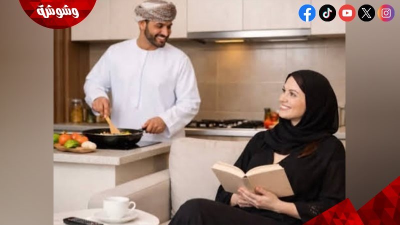 امرأة سعيدة في المطبخ