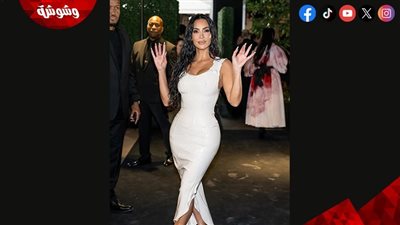 كيم كارداشيان تتألق بالذهبي في حفل ما بعد الأوسكار