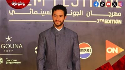 أحمد مالك يتوج بجائزة أفضل ممثل في ختام مهرجان الأقصر للسينما الأفريقية بدورته الـ15 
