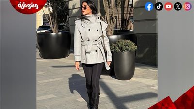 لعبة الأزرار والياقات المرتفعة.. تفاصيل الدقة في أحدث ظهور لـ ريم سامي