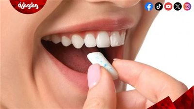 تأثير مضغ العلكة على البشرة والتجاعيد