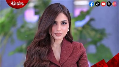  كيف أعادت ياسمين عز إحياء موضة الستينات بلمسة عصرية؟