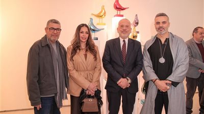 نجوم الفن يضيئون افتتاح معرض «بناء الإنسانية» لـ أحمد فريد في الزمالك