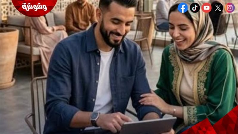 رجل وامرأة يتبادلان
